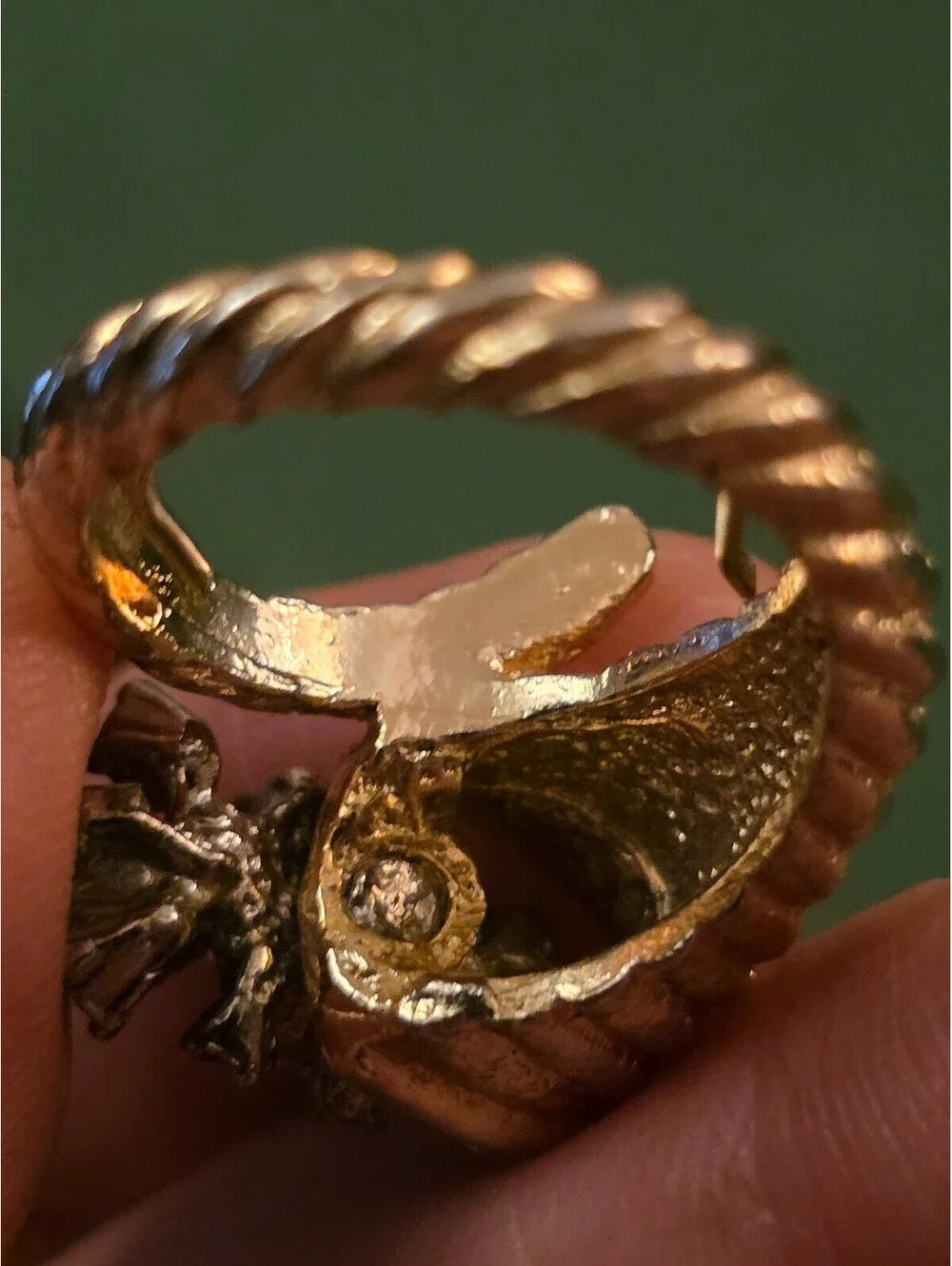 Vintage Gold Tone Cornucopia Horn of Plenty Rhinestone Cocktail Ring  Sz 7